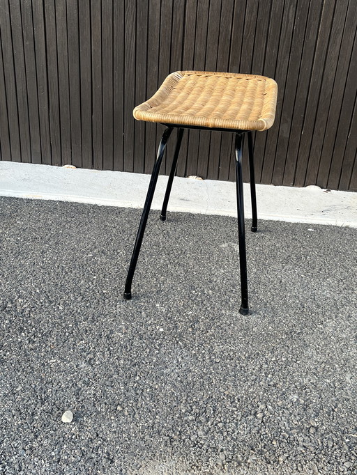 6 stools