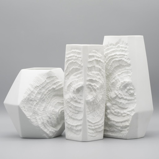Jarrón de porcelana bisqué Manfred Frey Ak Kaiser con relieve de amonita fósil y cuarteto Opart