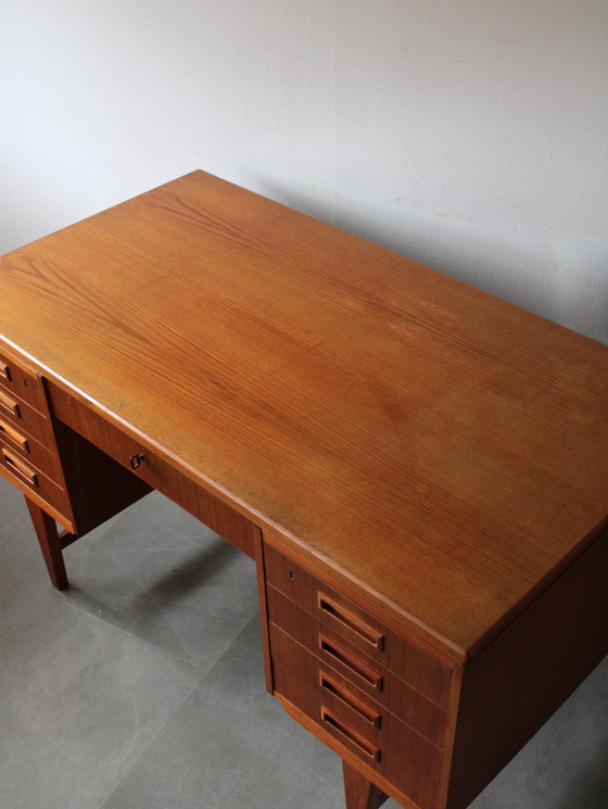 Image 1 of Bureau vintage danois indépendant en teck