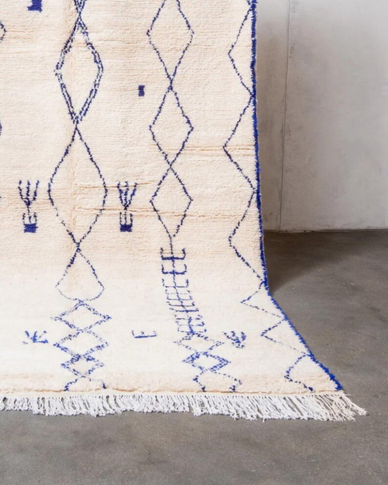 Image 1 of Luxury Handmade Rug 250cmx150cm 