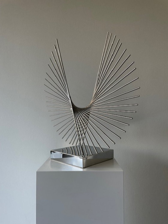 Image 1 of Scultura futuristica in filo di cromo: oggetto astratto modernista