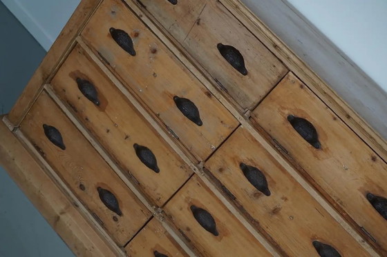 Image 1 of Antieke Duitse grenen winkelkast, begin 20e eeuw