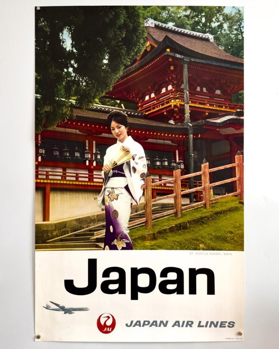 Image 1 of ✈️ Japon — Au sanctuaire Kasuga, Nara – 1961 – Affiche originale de Japan Airlines (JAL) | 100,5 × 62,5 cm | Japon