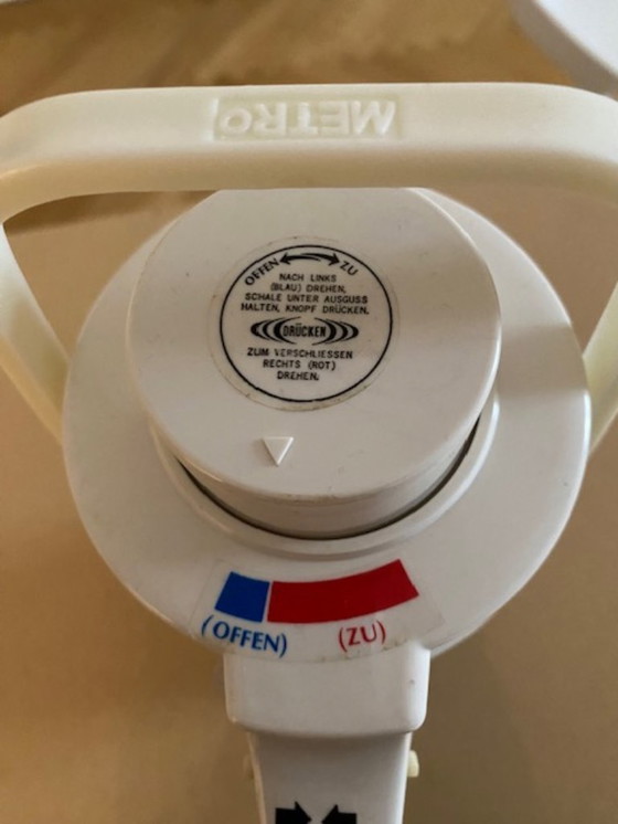 Image 1 of Space Age Metro Whale Thermosfles gemaakt in Taiwan uit de jaren 60/70