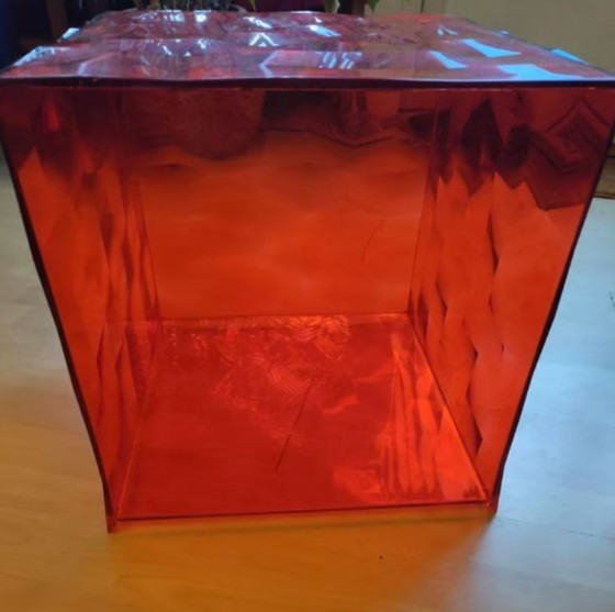 Image 1 of Kartell Kubus, design kastje, bijzettafel, rood kunststof