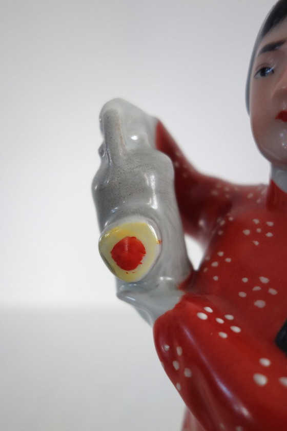 Image 1 of Estatua femenina de porcelana china con forma de galleta - Revolución Cultural n.° 9