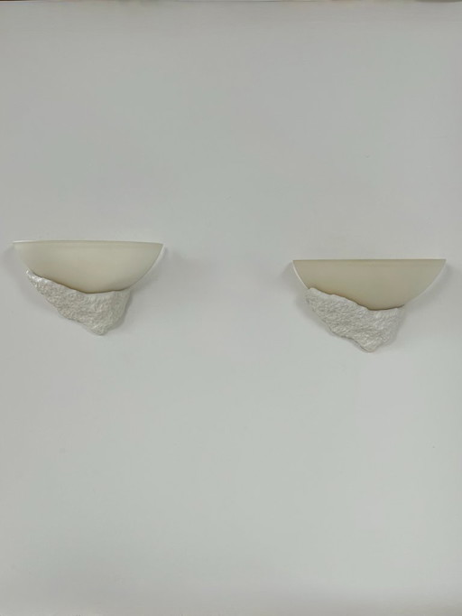 Coppia di applique in gesso e vetro smerigliato, Francia, 1970
