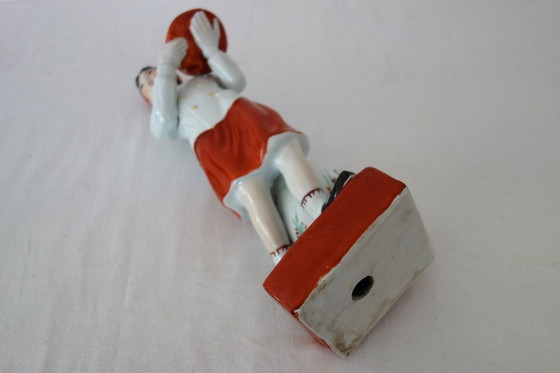 Image 1 of Estatua femenina de porcelana china con forma de galleta - Revolución Cultural n.° 15