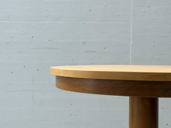 Image 1 of Ronde bijzettafel met gietijzeren voet, jaren 70