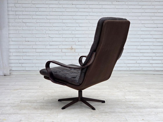Image 1 of Sillón giratorio escandinavo de los años 70, tapizado en cuero original con patchwork.