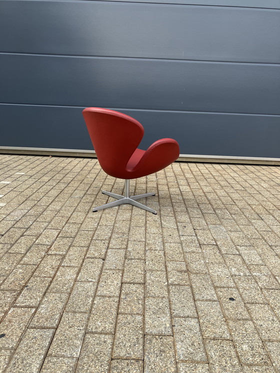 Image 1 of Silla Fritz Hansen Swan en cuero rojo indio, ¡¡¡NUEVA!!!