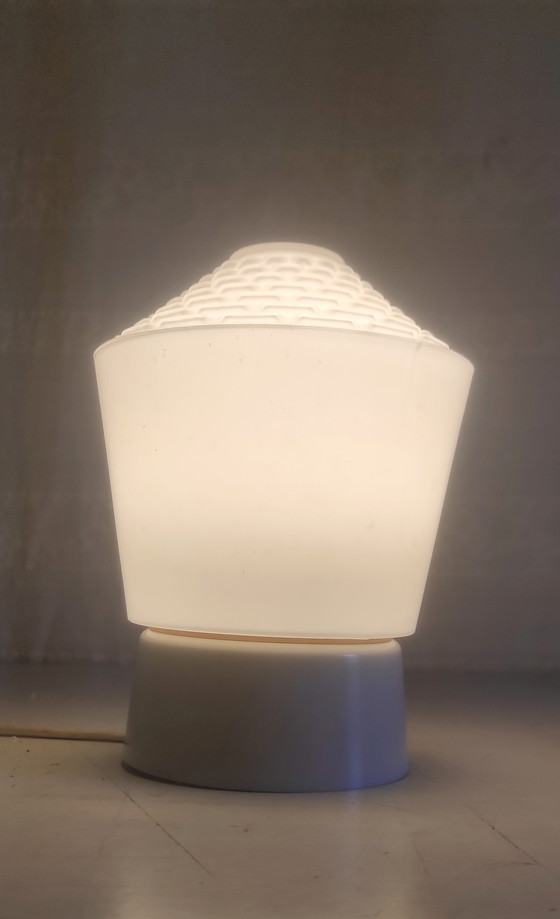 Image 1 of Lampadario in stile Bauhaus in vetro opalino - metà del XX secolo