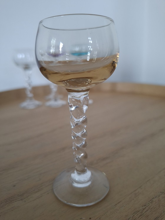 Image 1 of Set van 6 Vintage Likeurglazen – Regenboog Kleuren – Gedraaide Steel – 10 cm