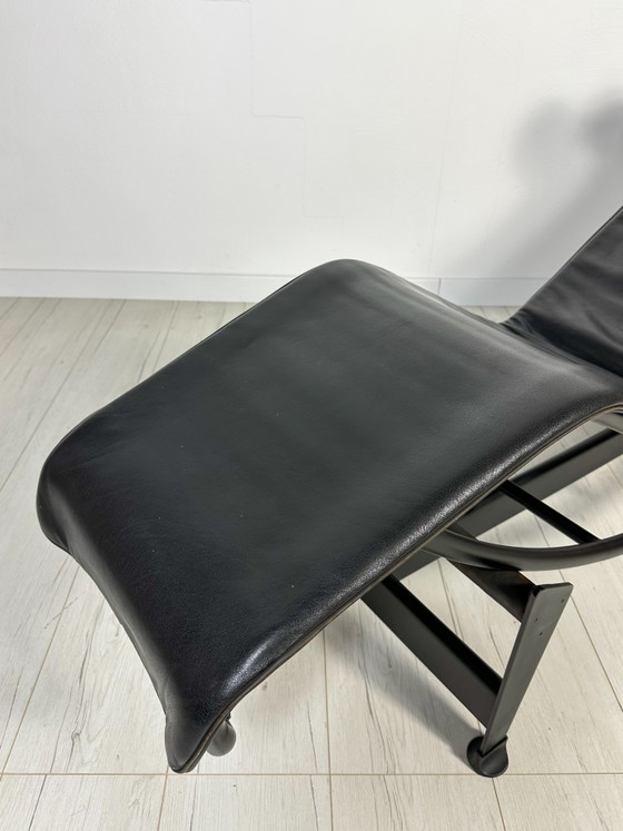 Image 1 of Chaise longue vintage LC4 di Le Corbusier Perriand Jeanneret per Cassina All Black