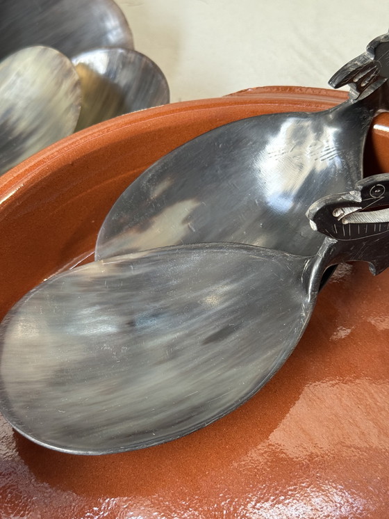 Image 1 of Ensemble ancien de cuillères en corne de buffle d'Indonésie (7 pièces)