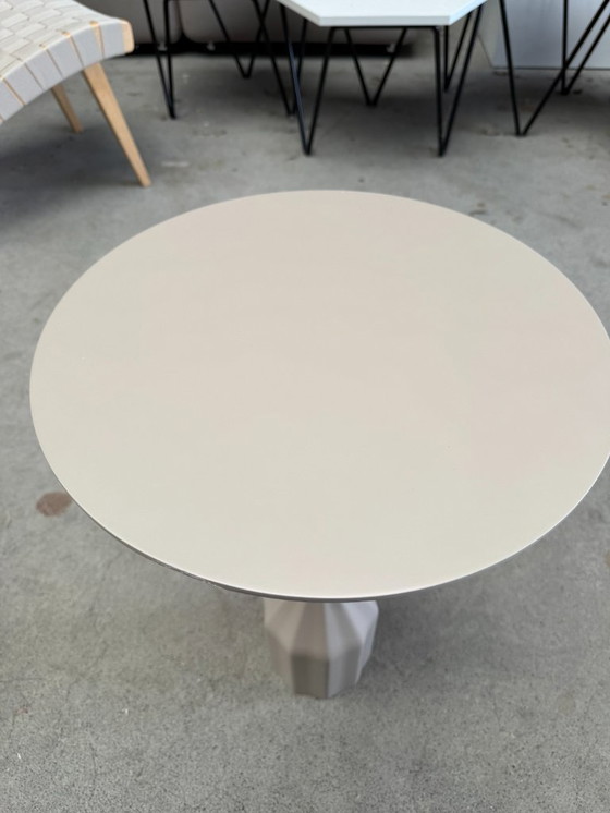 Image 1 of Table d'appoint Viccarbe Burin