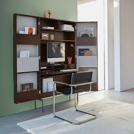 Image 1 of Bureau avec placage en noyer et tissu texturé