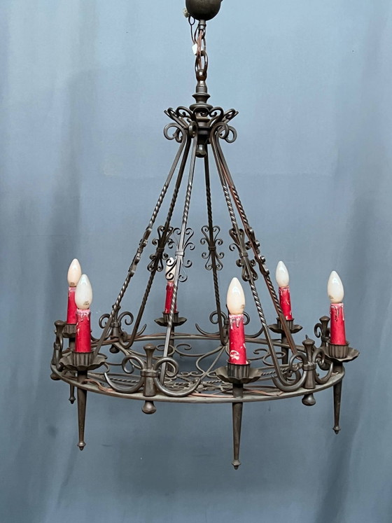 Lampadario in ferro battuto in stile gotico. – Metal (photo 3 of 8)