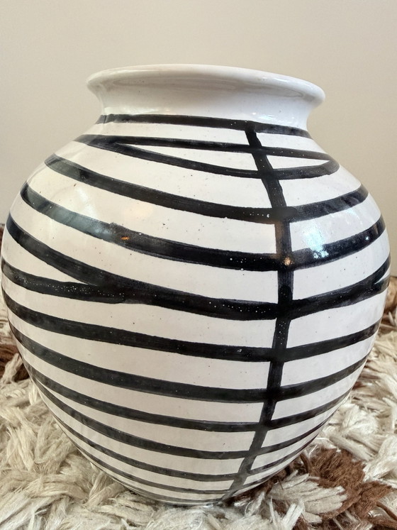 Handmade vintage design studio vase with black and white lines (Sixties), Stone (photo 6 of 7)