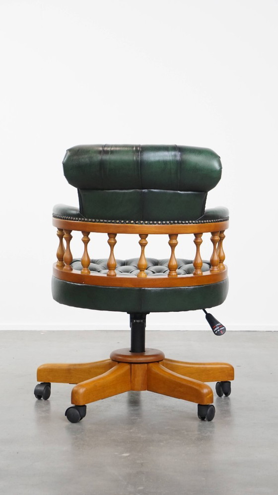 Image 1 of Sedia da ufficio Chesterfield classica e intramontabile, verde, realizzata in pelle di mucca su ruote