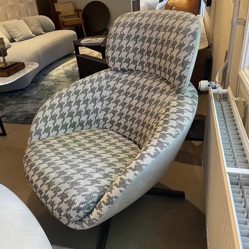 Sillón Minotti Russell con otomana