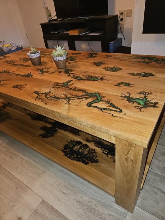 Image 1 of Glow Salontafel Bliksem Patronen - Kleurrijke Epoxy -ligtenberg burning