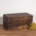 Pequeña caja antigua estilo wabi sabi (c.1900) #35 – Vitrinas (photo 6 of 40)