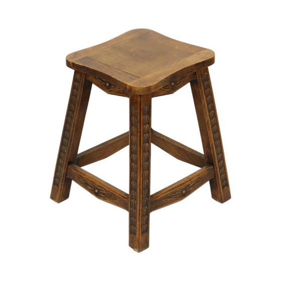 Image 1 of Charakteristischer Hocker aus Massivholz
