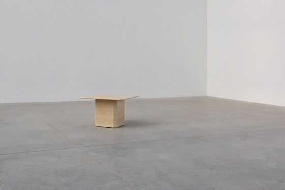 Image 1 of Mesa de centro o auxiliar cuadrada de travertino de mediados de siglo, Italia Años 60