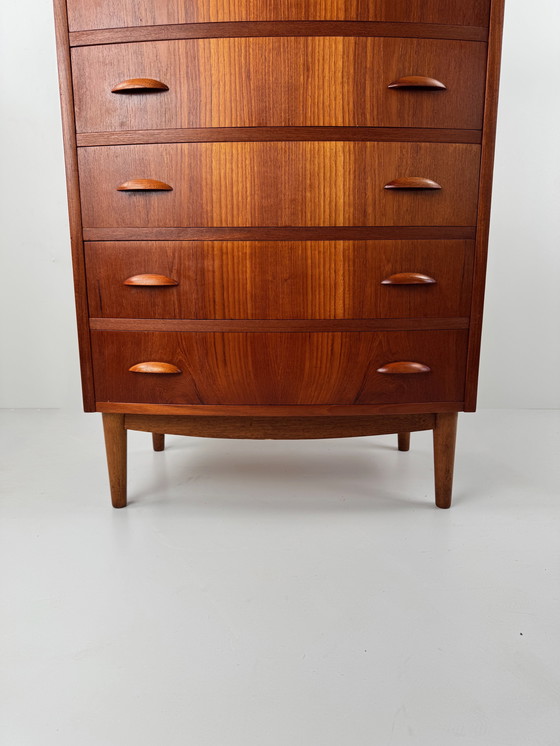 Image 1 of Deense teakhouten commode met sleutel – elegante opbergkast in mid-century stijl