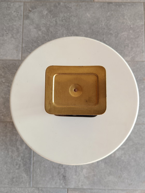 Image 1 of Escala de letras holandesa antigua “bilateral”, latón y esmalte, años 40-50.