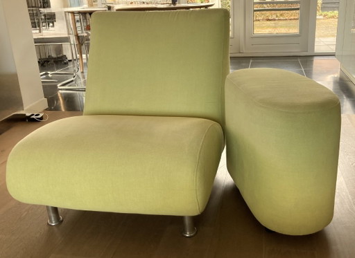 Poltrona color verde pistacchio con bracciolo removibile