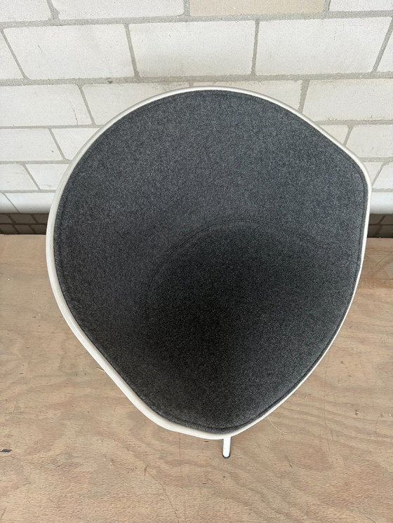 Image 1 of HAY AAC26 chair (white/gray)