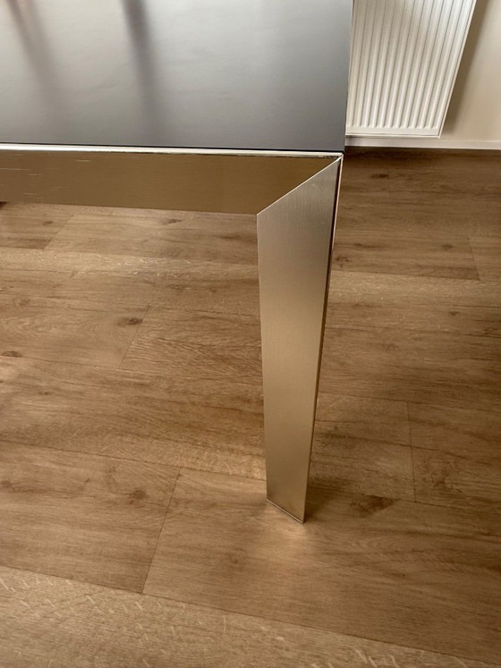 Image 1 of Zu verkaufen: Geräumiger und flexibler Designer-Esstisch