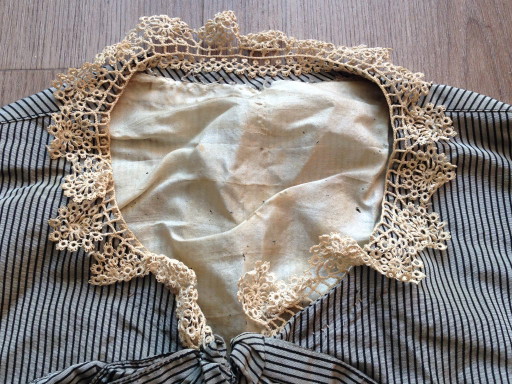 Blusa antigua de mujer, circa 1900.