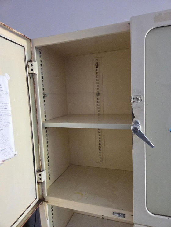 Image 1 of vintage stalen apothekerskast