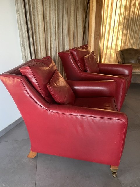 2 poltrone di design in pelle rossa – Legno (photo 3 of 6)