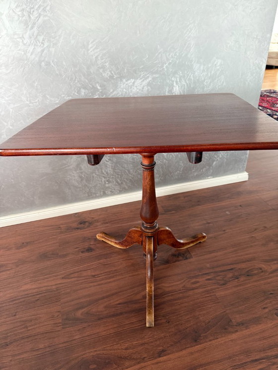 Image 1 of 1 Table à manger anglaise ancienne