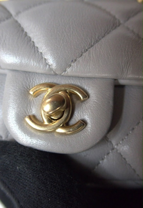 Chanel Mini Top Handle Rectangular Flap Grey – Gold Hardware – Entrupy – Borse a mano, Pelle, Metallo (photo 7 of 11)