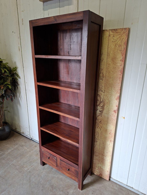 Libreria classica dimensioni 70x30cm e altezza 190cm.