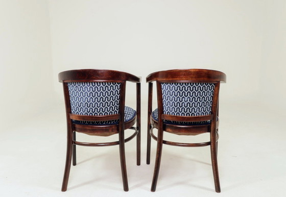 Image 1 of Paar Art-déco-Stühle, marineblauer Jacquard, Entwurf von Thonet aus dem Jahr 1910