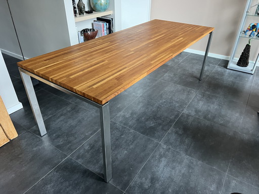 Zu verkaufen: Schöner Designtisch mit Eichenplatte