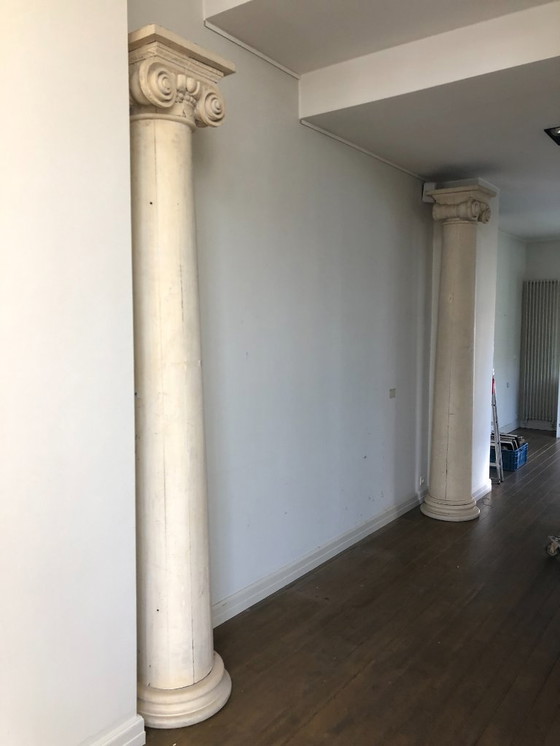 Image 1 of Dekorative, patinierte ionische Säulen aus Holz