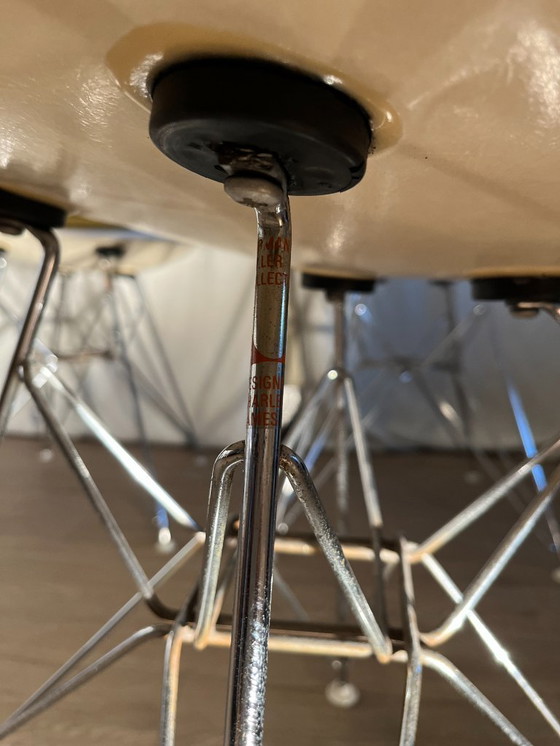 Image 1 of 4x DSR Eames Herman Miller con base Eiffel y tapizado hopsack amarillo mostaza