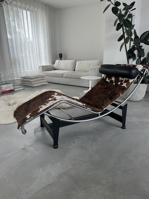 Originele Cassina LC4 Chaise Longue – Ponyhuid - Le Corbusier Charlotte Perriand