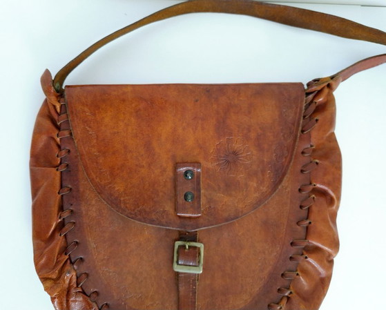 Image 1 of Vintage handtas van bruin leer met reliëf: handgemaakte boho schoudertas