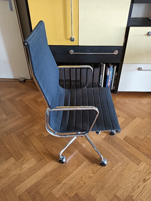 Vitra Eames office chair