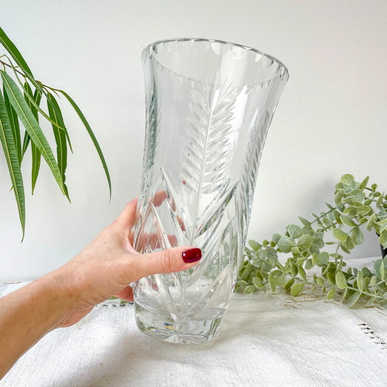 Vintage crystal vase with chiseled pattern (photo 6 of 9)