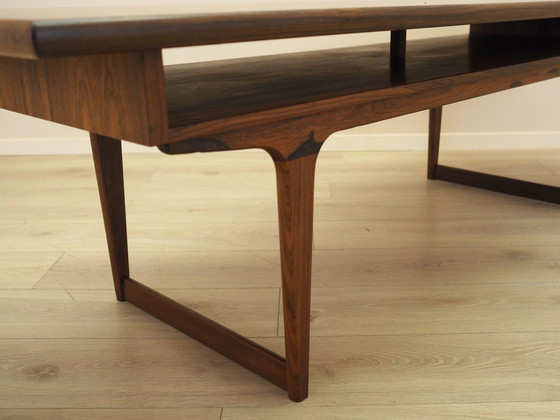 Mesa de centro danesa de palisandro con estante, diseño moderno escandinavo de la década de 1960. (photo 8 of 12)