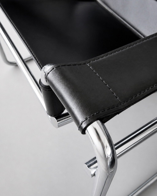 Fauteuil Wassily vintage en cuir noir – Fasem, Italie
